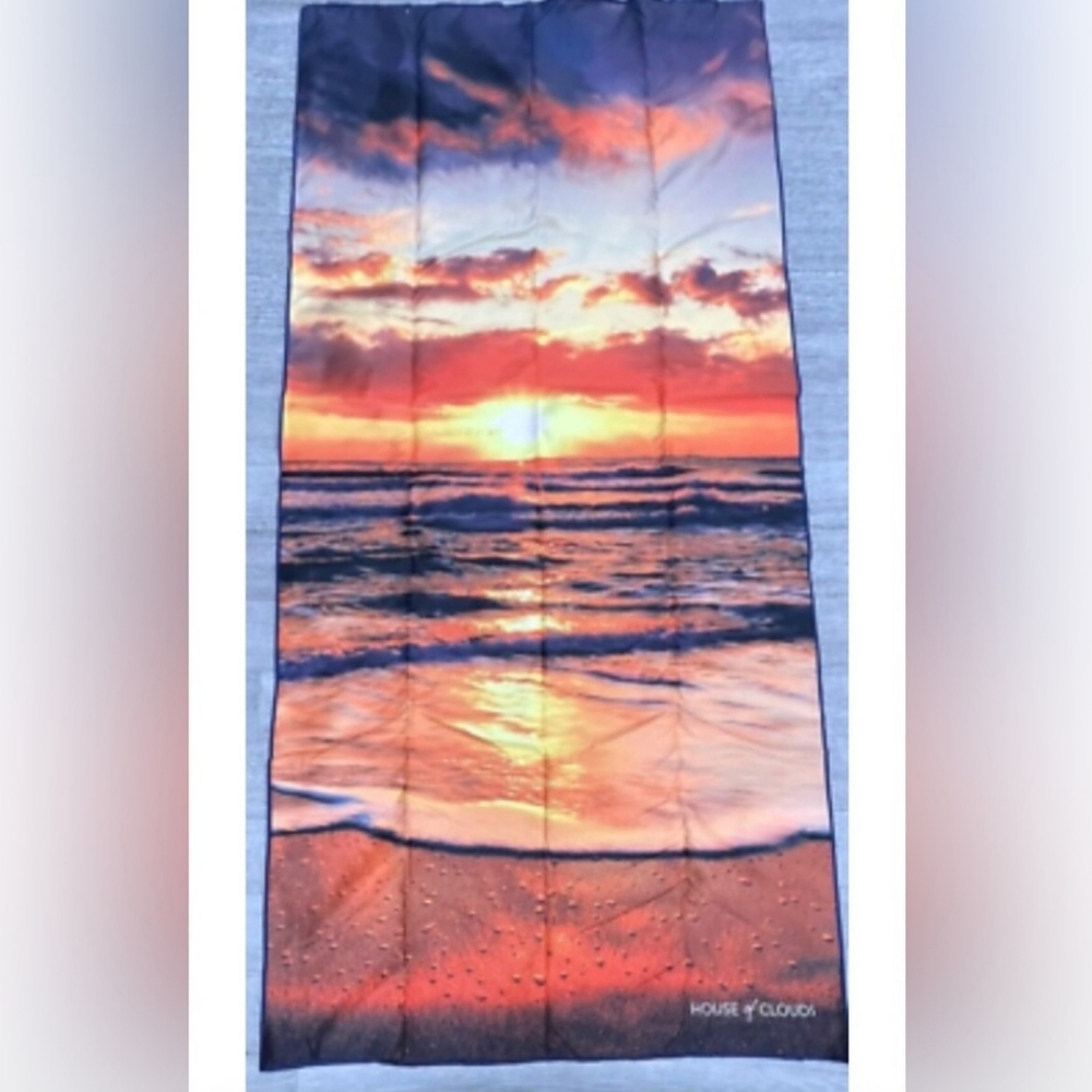 House of Cloud Microfiber Beach Towel Quick Dry Sand Free Compact Sunset